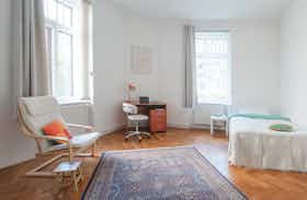 私人房间 正在以 €529 的月租出租，其位于 Ljubljana, Tabor
