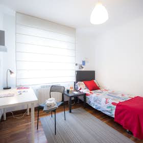 Private room for rent for €455 per month in Bilbao, Virgen del Pinar Etxetaldea