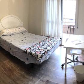 Private room for rent for €315 per month in Córdoba, Calle Doctor Barraquer