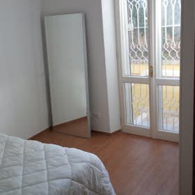 Apartment for rent for €1,600 per month in Rome, Piazza Lodi
