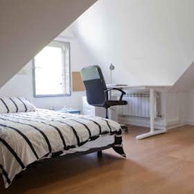 Private room for rent for €1,150 per month in Madrid, Calle de Joaquín Costa