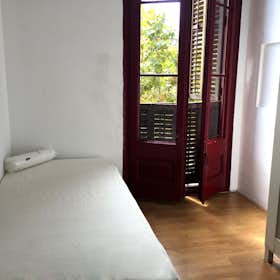Private room for rent for €520 per month in Barcelona, Carrer del Bruc