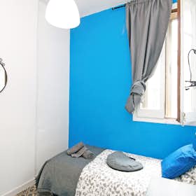Private room for rent for €599 per month in Barcelona, Carrer Comercial