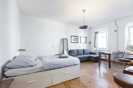 Studio for rent on Eisenbahnstraße, Berlin