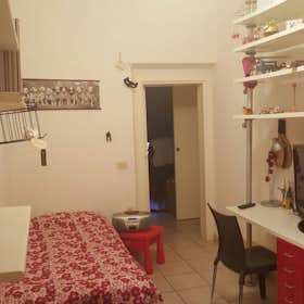 Private room for rent for €500 per month in Florence, Via Giovanni Boccaccio