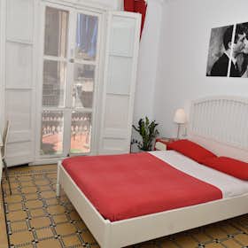 Private room for rent for €700 per month in Barcelona, Carrer de Vila i Vilà