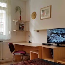 Apartment for rent for €750 per month in Ljubljana, Potrčeva ulica