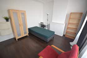 Privé kamer te huur voor € 800 per maand in Voorburg, Heeswijkstraat