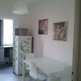 Apartment for rent for €900 per month in Milan, Via Teodosio