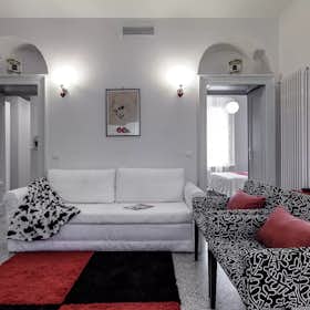 Apartment for rent for €4,500 per month in Milan, Via Lecco