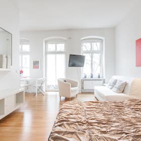 Apartment for rent for €1,400 per month in Berlin, Mittenwalder Straße