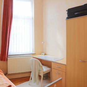 Отдельная комната сдается в аренду за 460 € в месяц в Brussels, Rue du Champ de la Couronne