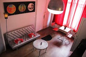 Studio for rent for €1,310 per month in Lille, Rue de Brigode