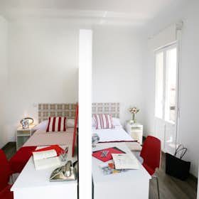 Mehrbettzimmer for rent for 980 € per month in Madrid, Calle de Fernando el Católico