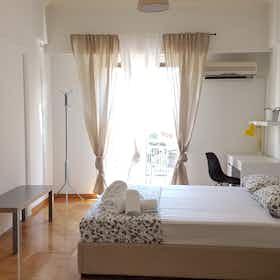 Mehrbettzimmer zu mieten für 400 € pro Monat in Athens, Kipselis