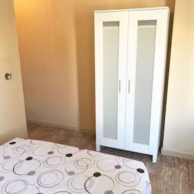Shared room for rent for €290 per month in Córdoba, Calle Doctor Barraquer