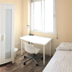 WG-Zimmer for rent for 250 € per month in Córdoba, Calle Doctor Barraquer