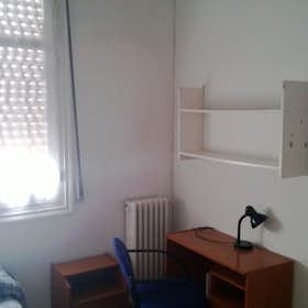 Private room for rent for €540 per month in Madrid, Gran Vía