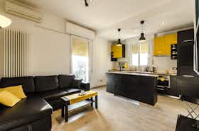Apartment for rent for €1,499 per month in Bologna, Via Antonio Gandusio