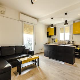 Appartement te huur voor € 1.499 per maand in Bologna, Via Antonio Gandusio