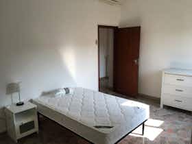 Приватна кімната за оренду для 500 EUR на місяць у Bologna, Via Fossolo