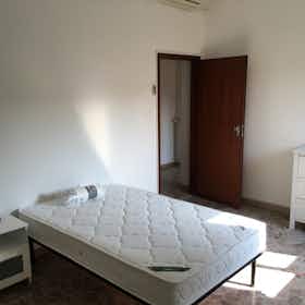 Private room for rent for €500 per month in Bologna, Via Fossolo
