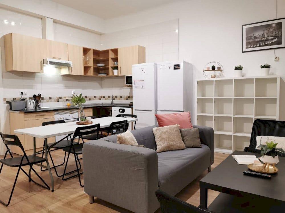 Private room for rent for €680 per month in Madrid, Calle de Preciados