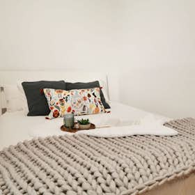 Private room for rent for €550 per month in Madrid, Calle de Preciados