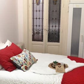 Private room for rent for €630 per month in Madrid, Calle de Preciados