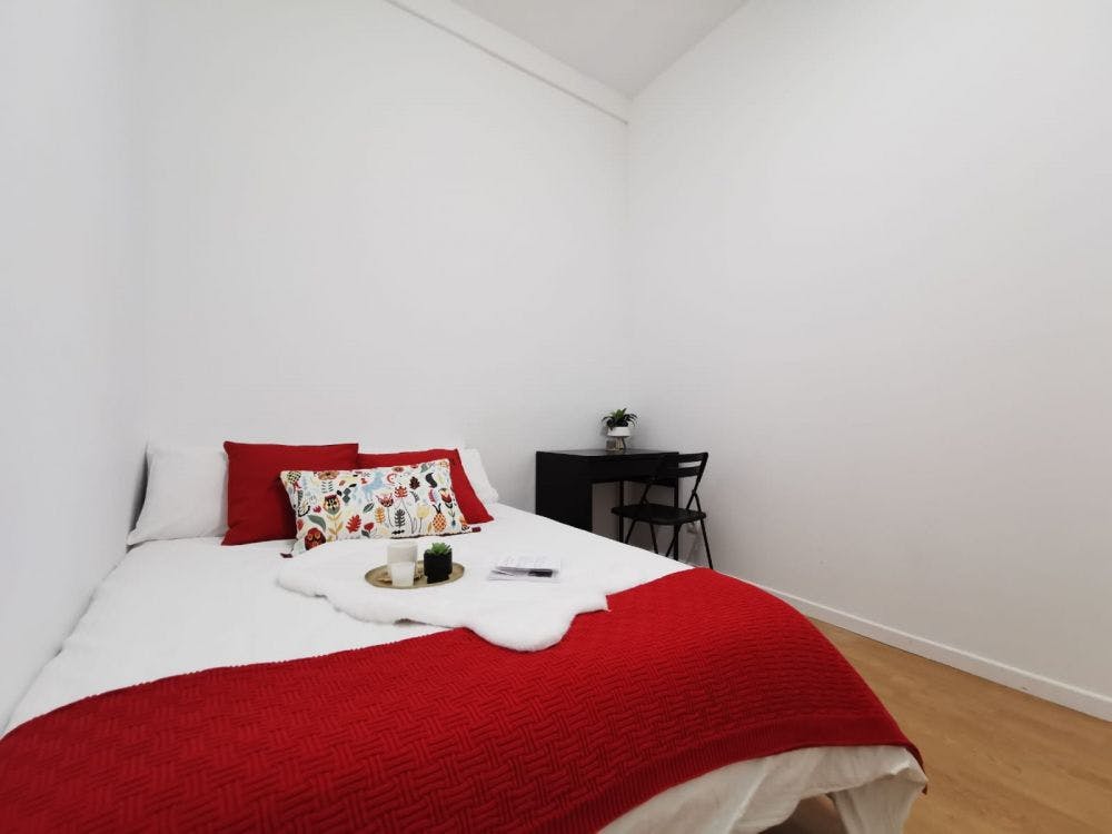 Private room for rent for €450 per month in Madrid, Calle de Preciados