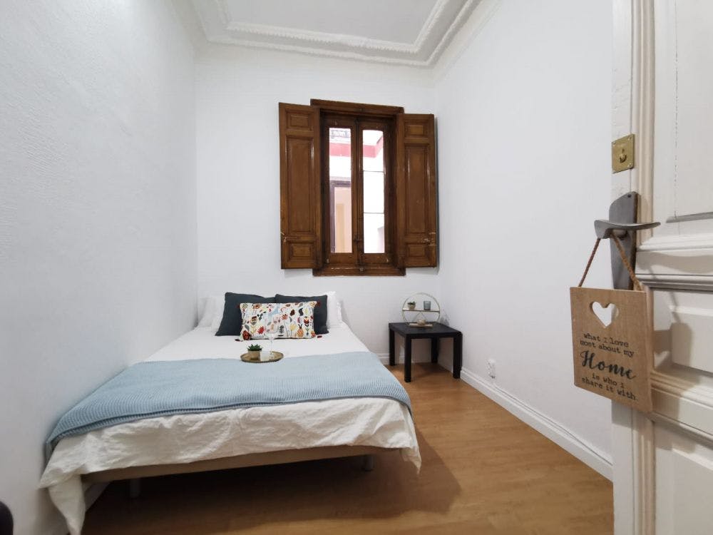 Private room for rent for €600 per month in Madrid, Calle de Preciados