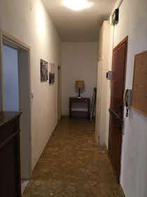 Mehrbettzimmer zu mieten für 370 € pro Monat in Bologna, Via Filippo Turati