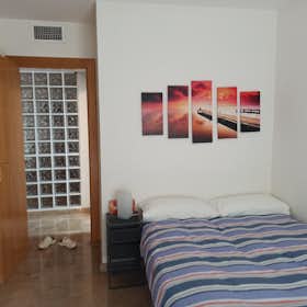 Private room for rent for €420 per month in Murcia, Calle José Maria Pemán