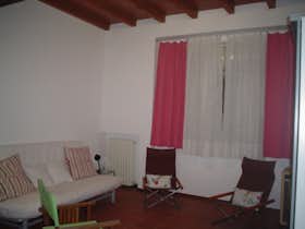 Studio for rent for €500 per month in Parma, Borgo San Silvestro