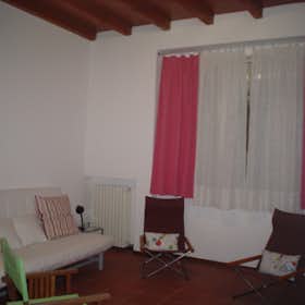 Studio for rent for €500 per month in Parma, Borgo San Silvestro