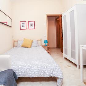 Private room for rent for €350 per month in Valencia, Carrer de Sant Martí