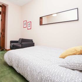 Private room for rent for €375 per month in Valencia, Carrer de Sant Martí