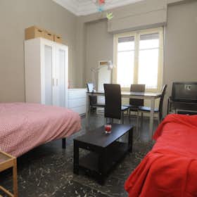 Private room for rent for €325 per month in Valencia, Carrer Naturalista Rafael Cisternes