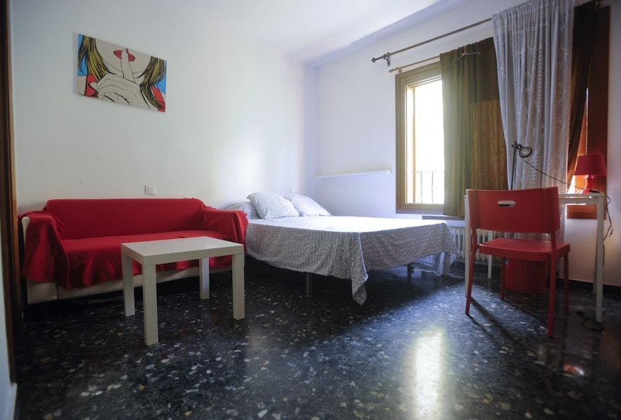 Private room for rent for €425 per month in Valencia, Carrer de Guillem de Castro