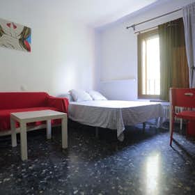 Private room for rent for €375 per month in Valencia, Carrer de Guillem de Castro