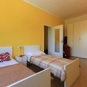 Shared room for rent for €460 per month in Milan, Via Ettore Ponti
