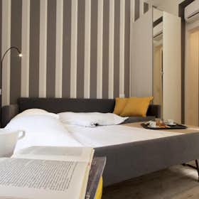 Appartement for rent for € 1.200 per month in Milan, Via Giovanni Battista Viotti