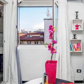 Estudio  for rent for 1000 € per month in Milan, Via Pietro Crespi