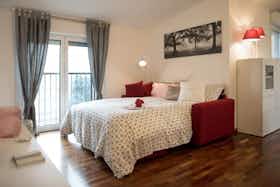 单间公寓 正在以 €1,000 的月租出租，其位于 Sesto San Giovanni, Viale Antonio Gramsci