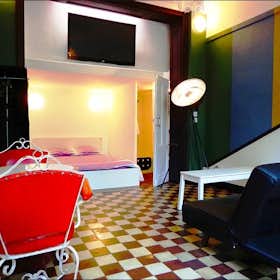 Apartment for rent for €1,394 per month in Lille, Rue de Brigode