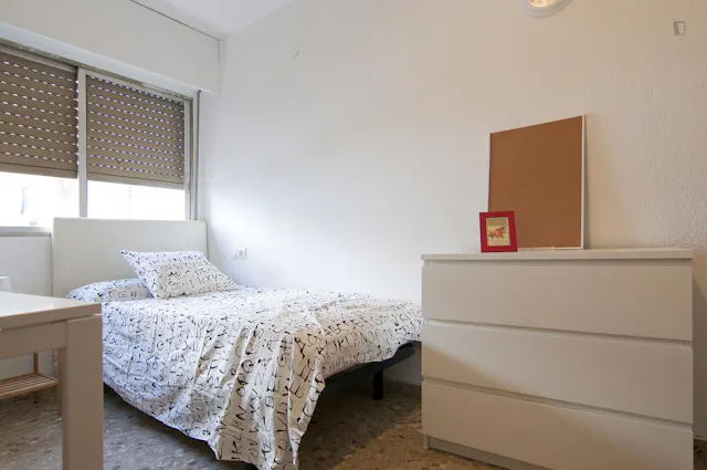 Private room in Carrer Ermita, Valencia (550016) room image 1