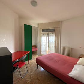 Privat rum att hyra för 450 € i månaden i Milan, Via Michele Saponaro