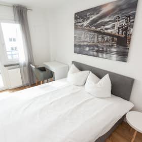 Apartamento en alquiler por 1350 € al mes en Berlin, Köpenicker Straße