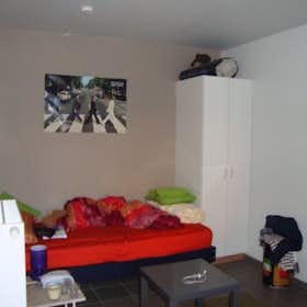 Private room for rent for €305 per month in Kortrijk, Spoorweglaan