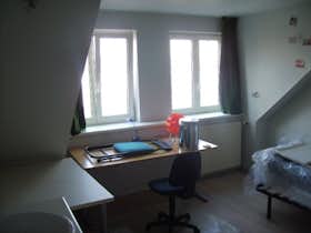 Отдельная комната сдается в аренду за 220 € в месяц в Kortrijk, Volksplein